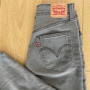 Levi’s high rise wedgie straight leg cropped jeans